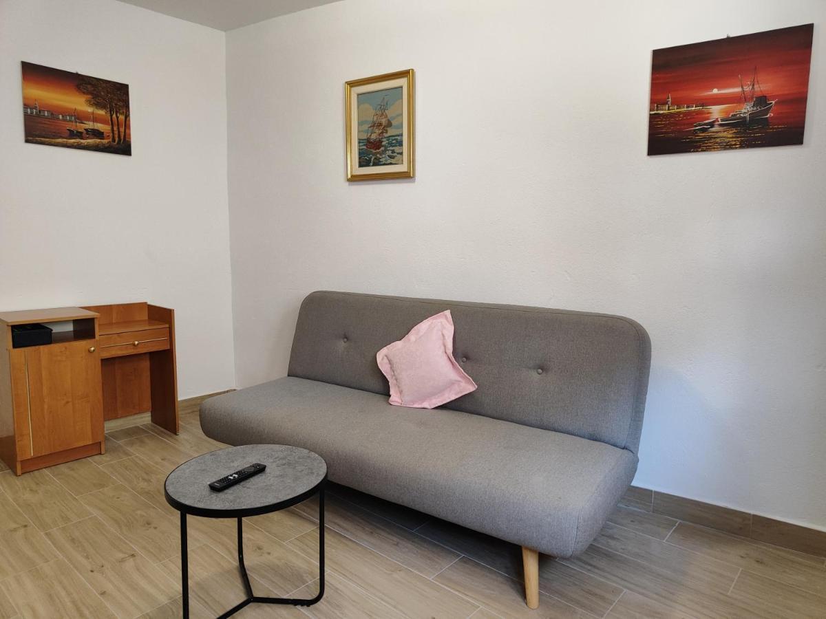 Rd22 Apartment ロヴィニ エクステリア 写真
